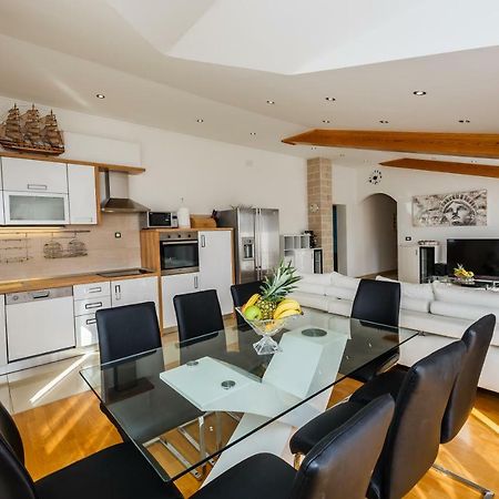 Apartments Selak สปลิท ภายนอก รูปภาพ