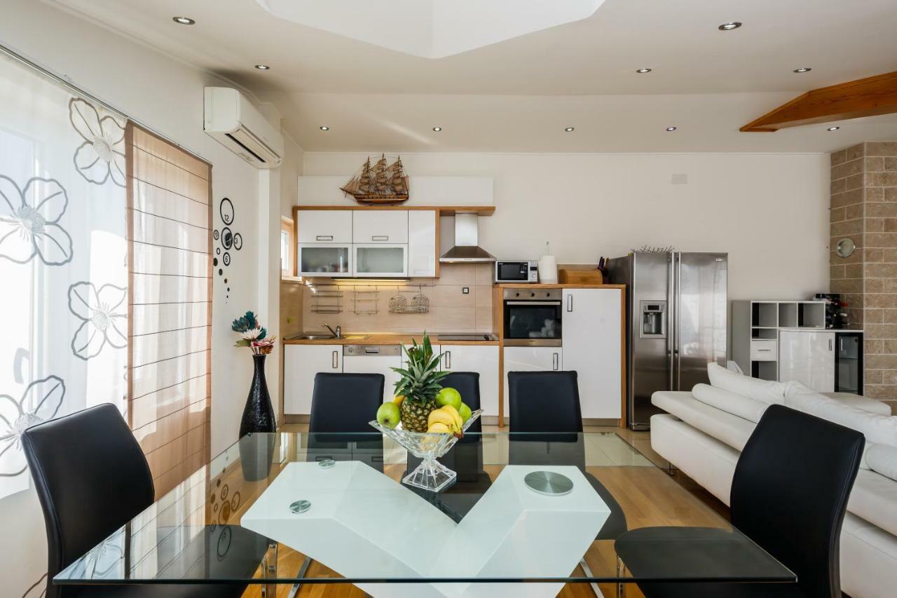 Apartments Selak สปลิท ภายนอก รูปภาพ