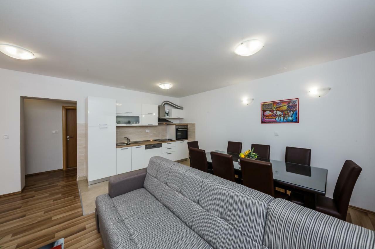 Apartments Selak สปลิท ภายนอก รูปภาพ